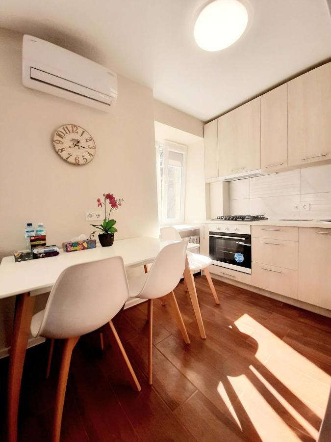 Marin в самом центре Apartment Kharkiv